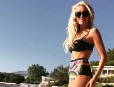 Η Καινούργιου στέλνει φιλιά απ'τη Μύκονο και συγκλονίζει τον αντρικό πληθυσμό! (εικόνες)